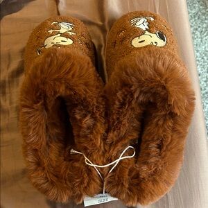 American Eagle Outfitters Rust Brown Faux-Fur Snoopy Slip-On Slippers